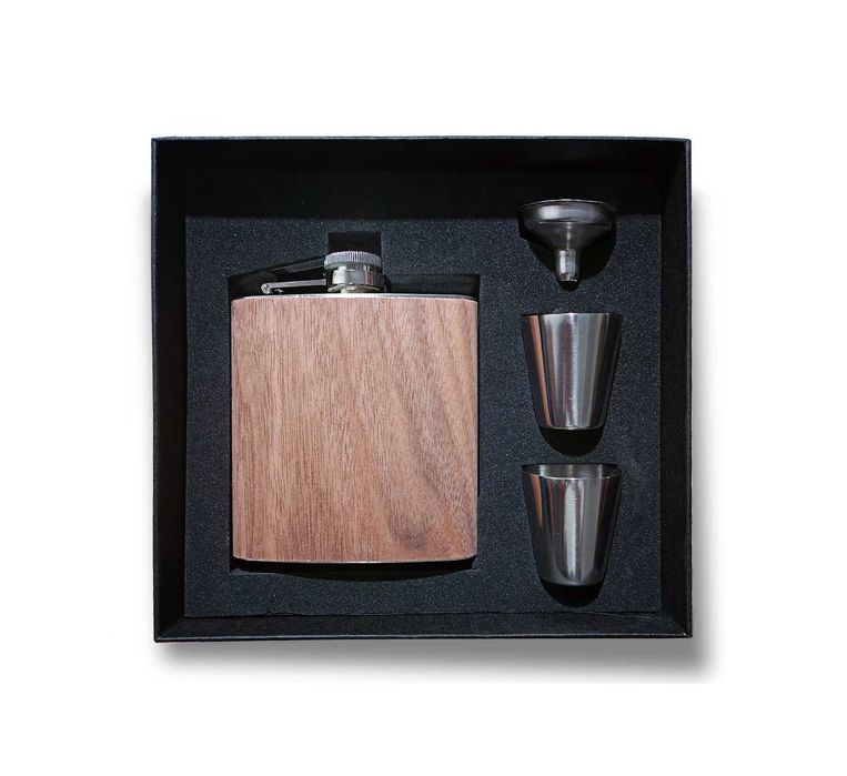Комплект манерка бутилка за алкохол с 2 чашки Подаръчен комплект