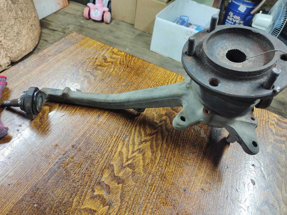 Продается цапфа со ступицей на Тойота Прадо 95
