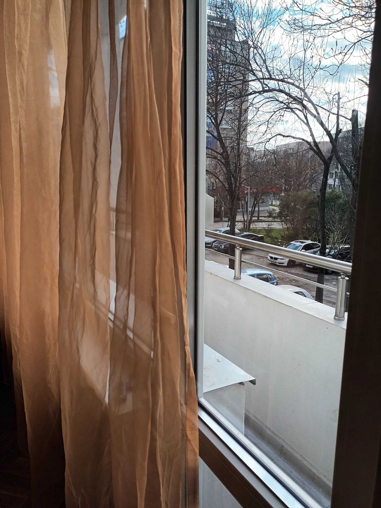 Дава се под наем Тристаен апартамент в Варна, Център - 80 кв.м за 612 € - Снимка #2