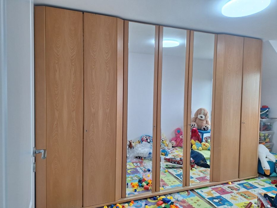 Vând dulap foarte incapator