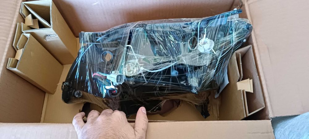 Фар Тойота Авенсис