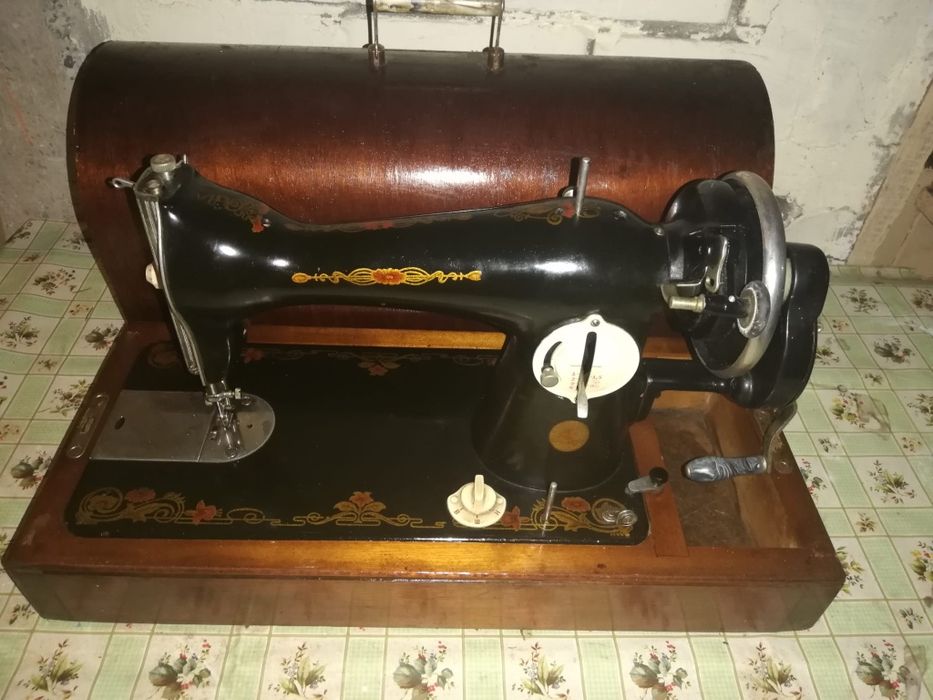 Mașina de cusut manuala