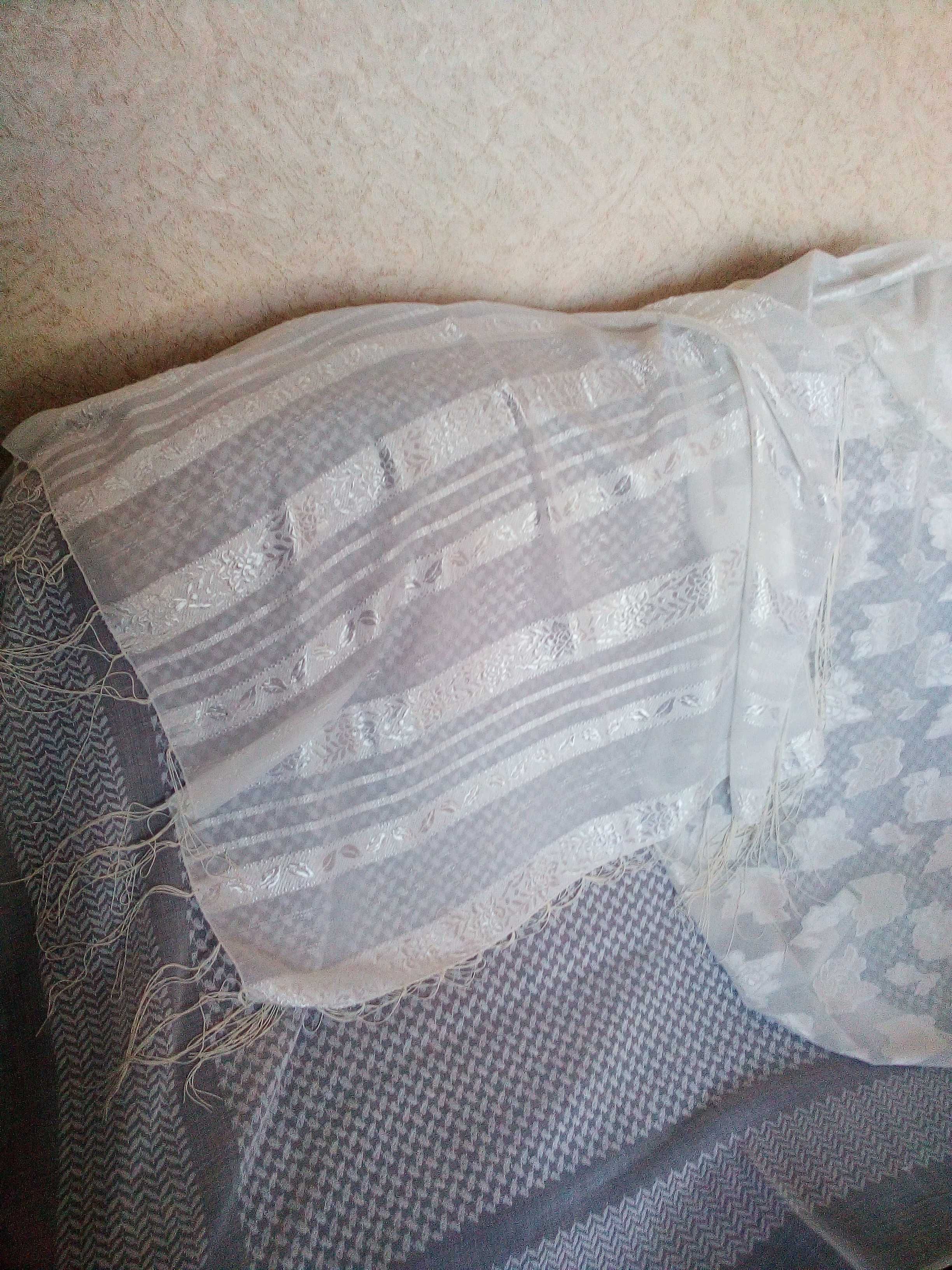 Продам светлый платок шаль(см фото)