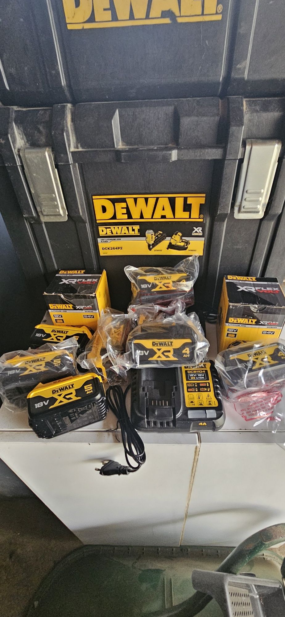 Încărcătoare si acumulatori Dewalt