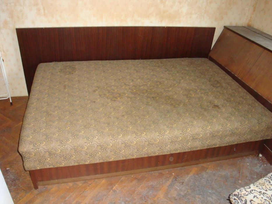 Подарявам спалня, легло, ракла, нафтова печка, печка на дърва, тв маса