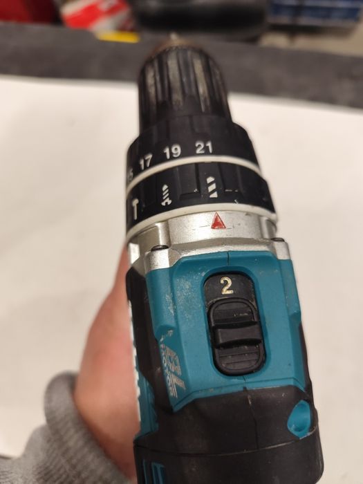 Безчетков удърен акумулаторен винтоверт Макита Makita DHP484 + 5Ah