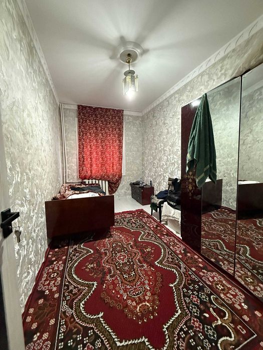 Юнусабад 11 кв  4-хона. Раздельный. 3-этаж/4. Срочно.