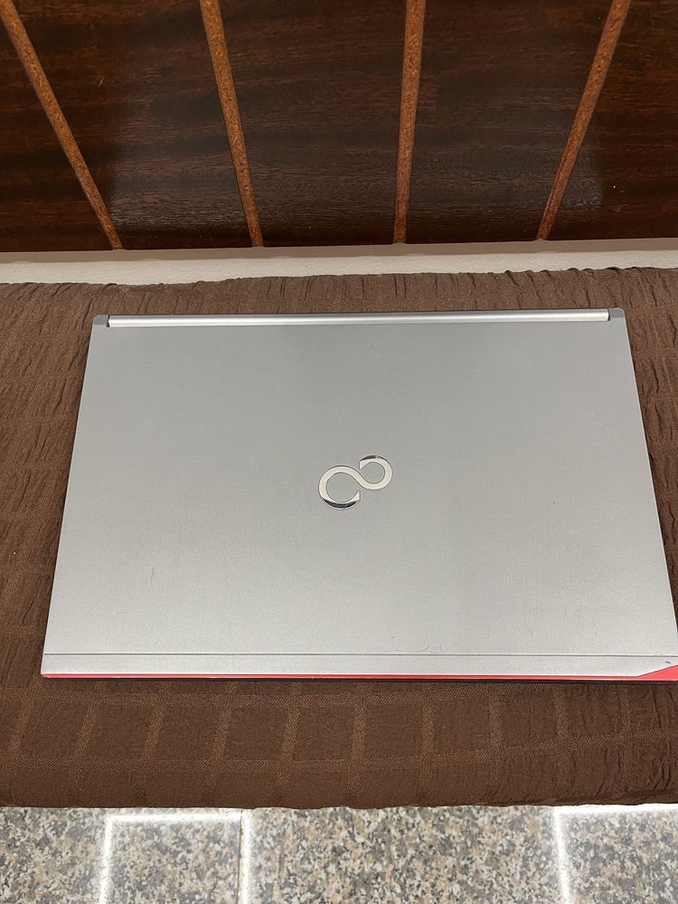 Лаптоп Fujitsu Siemens Lifebook E753