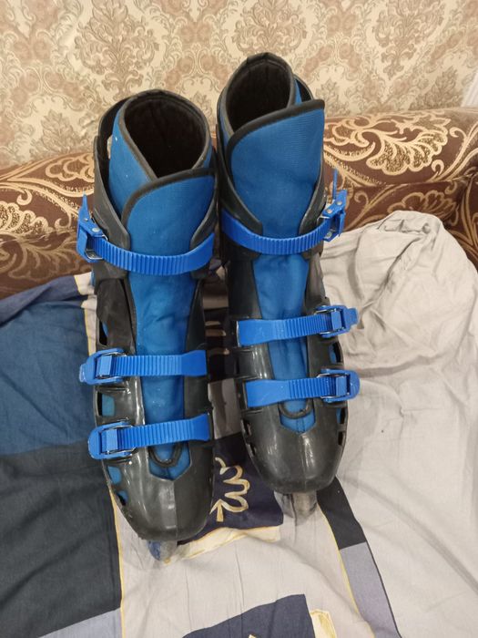 Продам роликовые коньки в хорошем состоянии за 6500 тг.