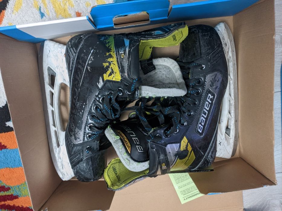 Хоккейные коньки