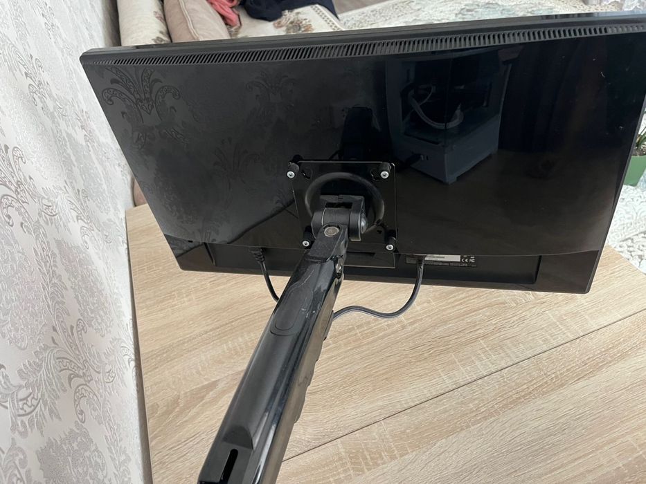 Продам игровой монитор 18-19 годов 144гц