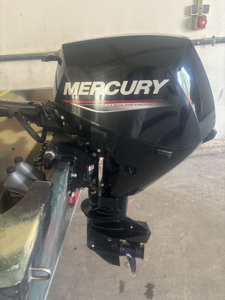 Barca motor si cu peridoc