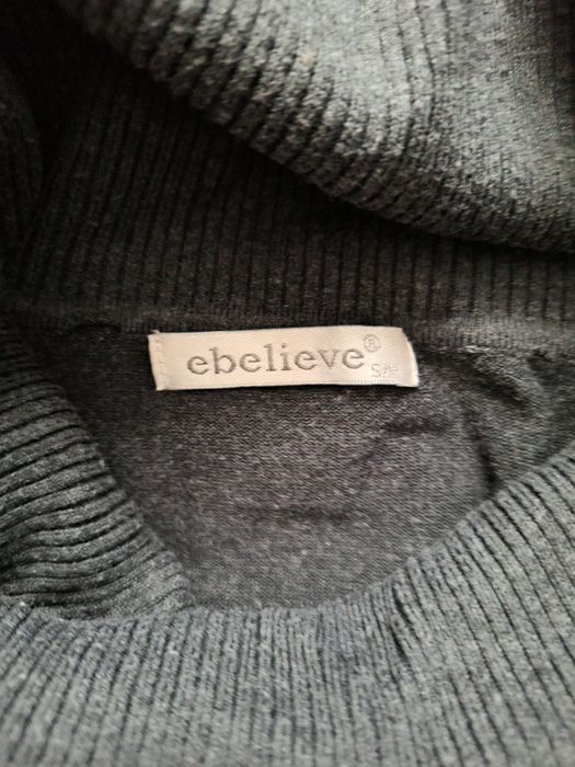 Tricou gros pe gât (cu guler)