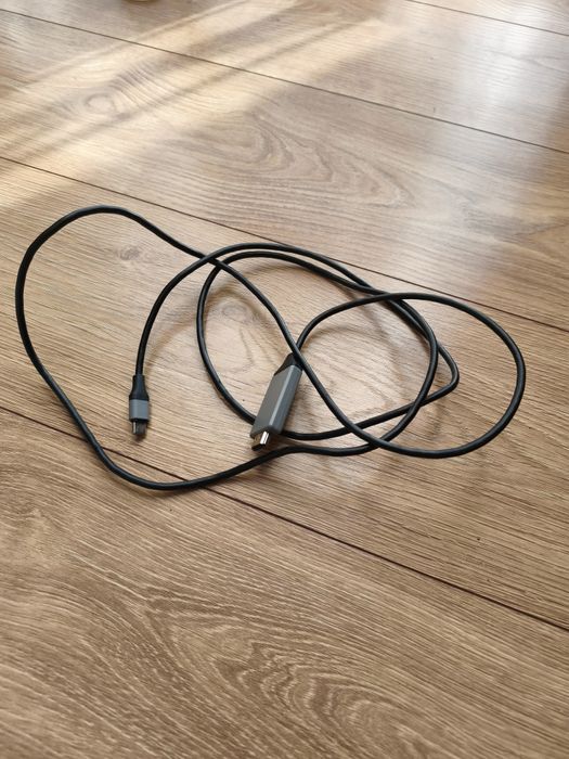 Кабел от източник с USB-C към приемник с HDMI