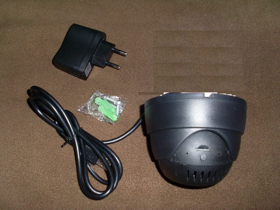 Охранителна камера с мемори карта,купупна камера за дневно/нощно снима