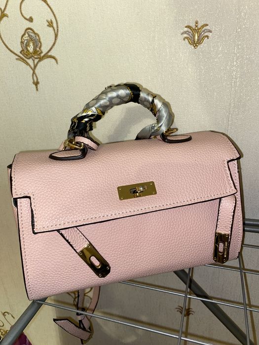 Продаю розовую сумку