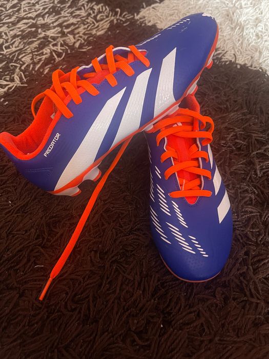 Ghete fotbal cu crampoane Adidas Messi și Adidas predator