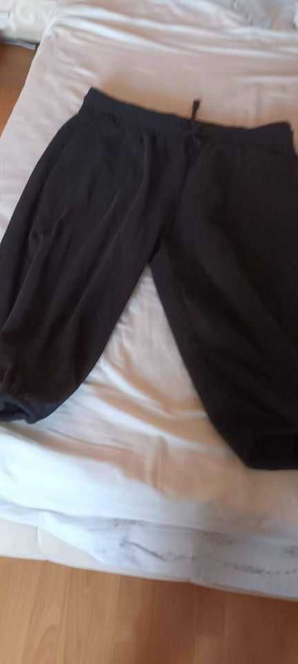LOT pantaloni scurti xl si 3 sfert 
20lei bucata