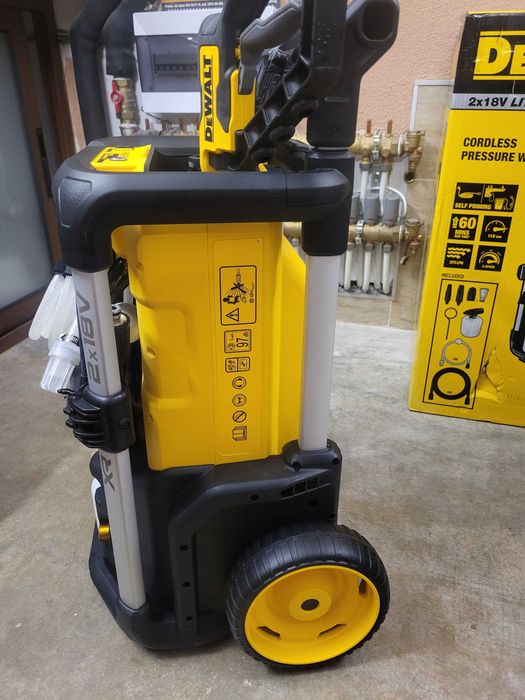 Чисто нова акумулаторна водоструйка Dewalt+ 2 батерии и зарядно