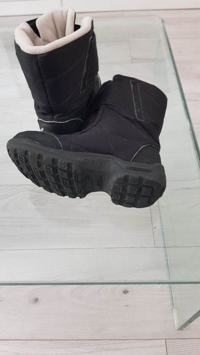 Vand cizme de copii marimea 28.