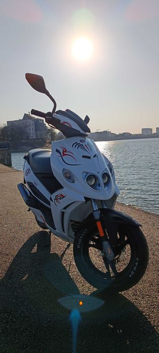 Scuter Malaguti F12R Phantom impecabil ideal Glovo/Bolt/Uber/Livrari