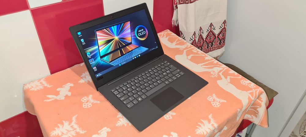 LENOVO i5 a-7-a cu 8 gb ram = 480 lei