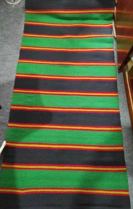 Covor din lână, culori superbe, lungime 3metri lățime 80cm.