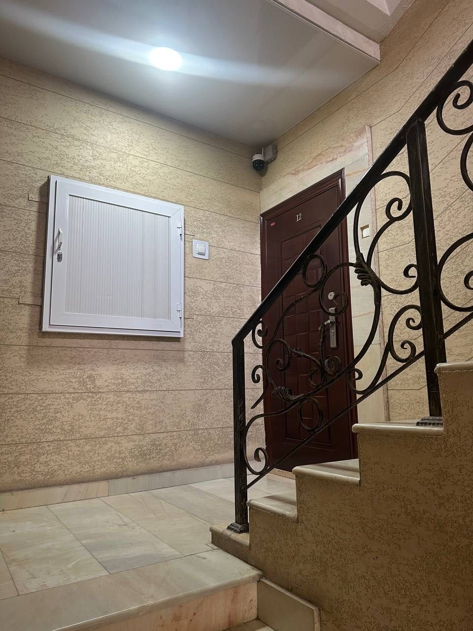 4 xonali kvartira sotiladi 86 kv.m  96 000 usd
