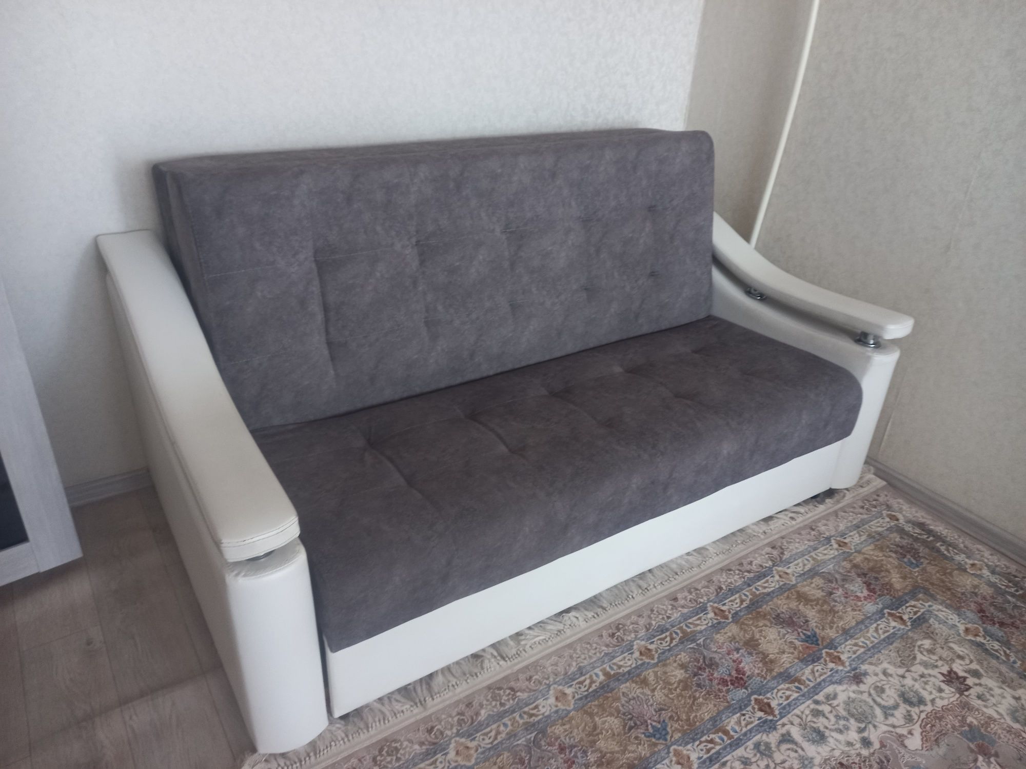 Продам диван вместимый