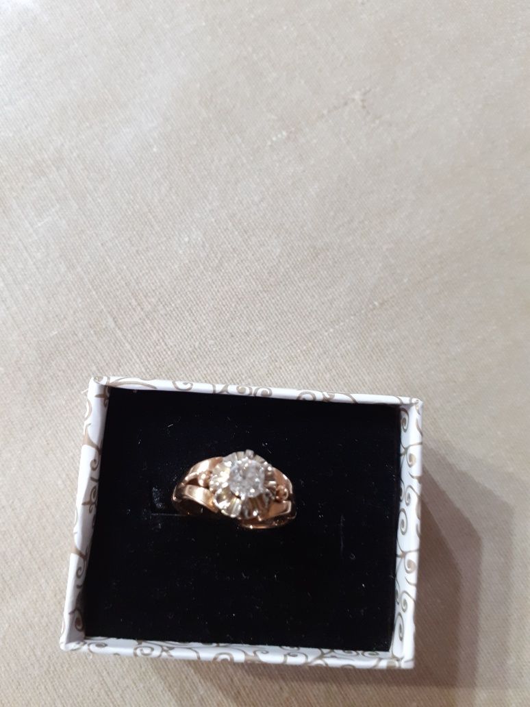 De vânzare inel aur 18k cu diamant