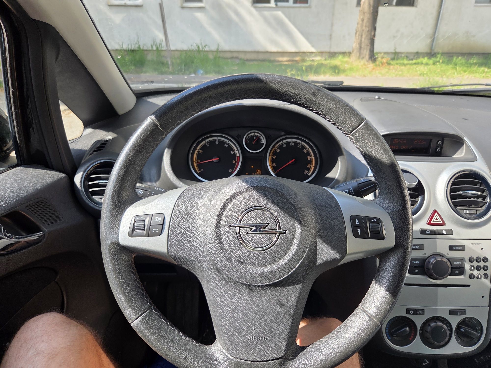 Vând opel corsa d , 1.4 benzina