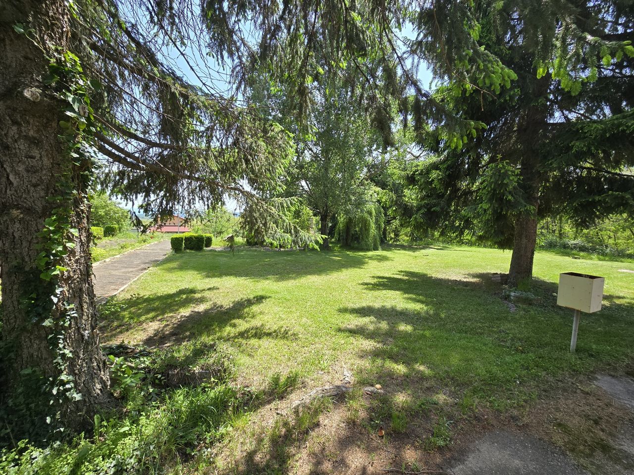 Продава се Хотел в с. Горно Изворово, Област Стара Загора - 3264 кв.м за 310 €/кв.м - Снимка #1