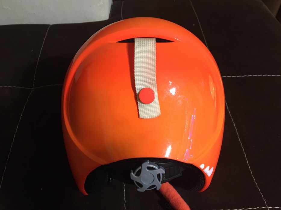 Скиорска каска- почти нова