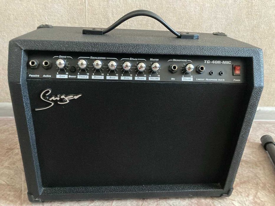 Продам комбик для бас-гитары. Smiger TG-40R.