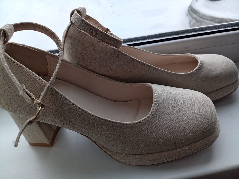 Продам туфли новые