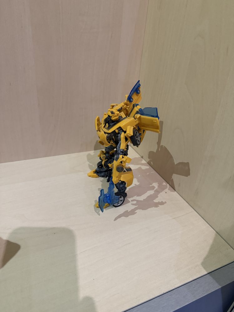 Продавам Transformers фигури