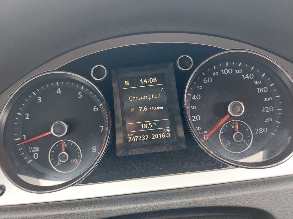 Passat CC ușor avariat