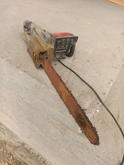 Продам электрическую пилу бу