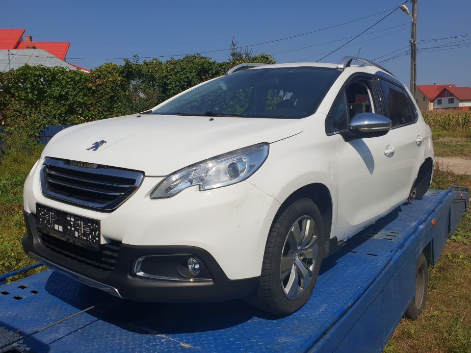dezmembrez Peugeot 2008 VOLAN STANGA an 2014 motor 1.6hdi 68kw 92cp 9HP cutie de viteze automata usa portiera stanga fata spate navigatie cu touchscreen dezmembrari 207, 208 2008 508 5008 3008