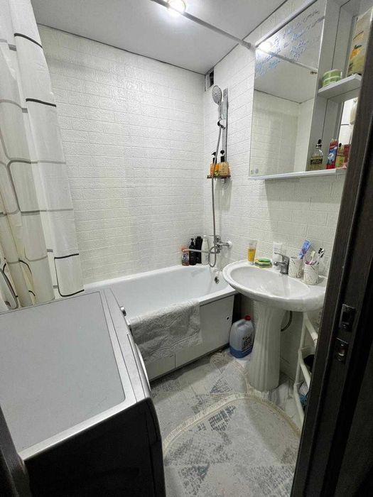 Продам 3 комн. кв., в 19-м мкрн.