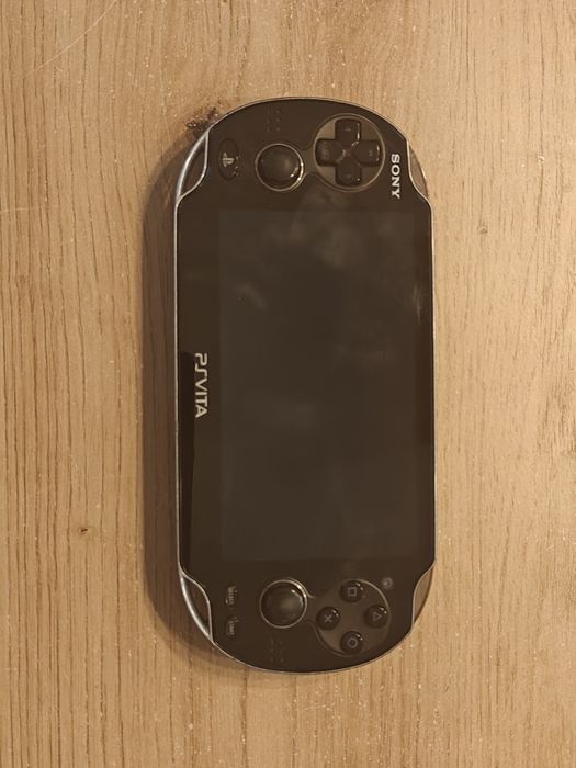 PS Vita OLED с карти