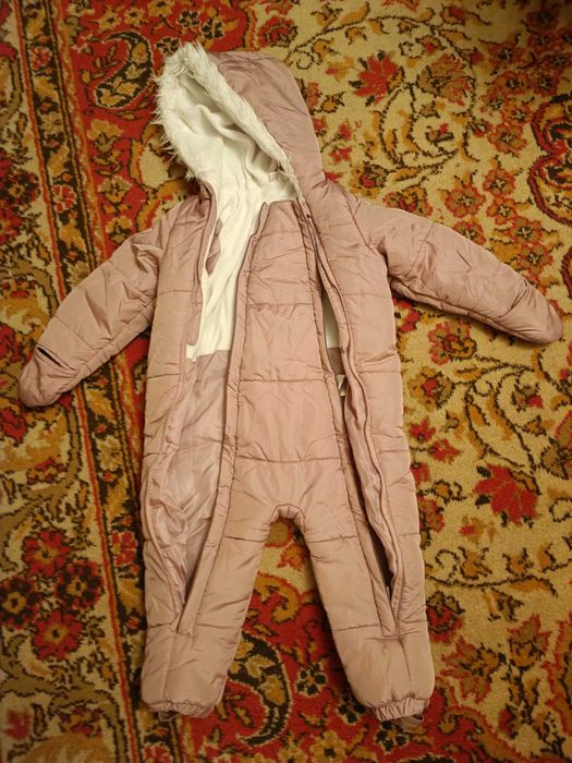 Vand diferite piese de imbracaminte pentru copii mici