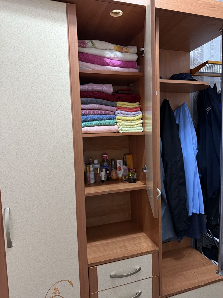 шкаф для прихожей, в отличном состояний