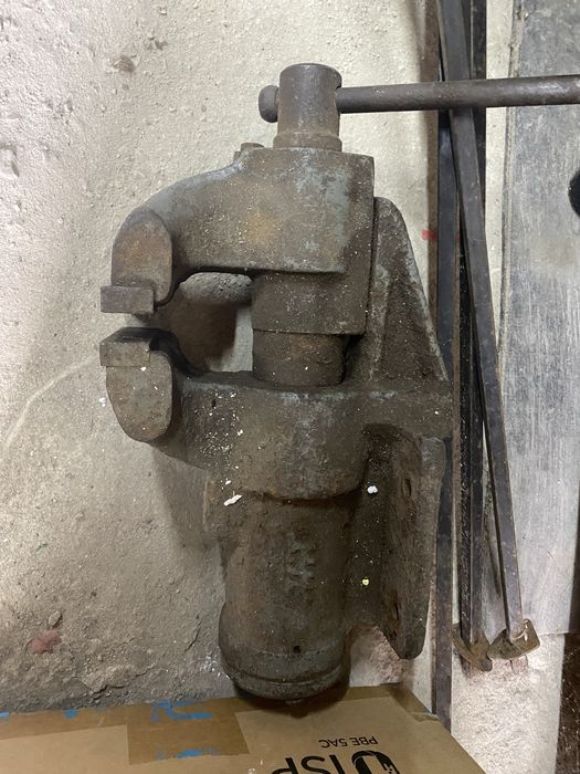 Продам советские тиски