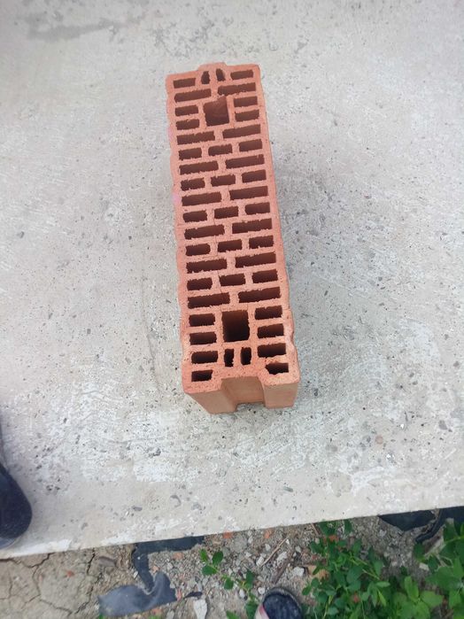 Vând caramida porotherm