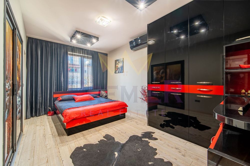 Продава се Тристаен апартамент в Варна, Център - 84 кв.м за 2596 €/кв.м - Снимка #3