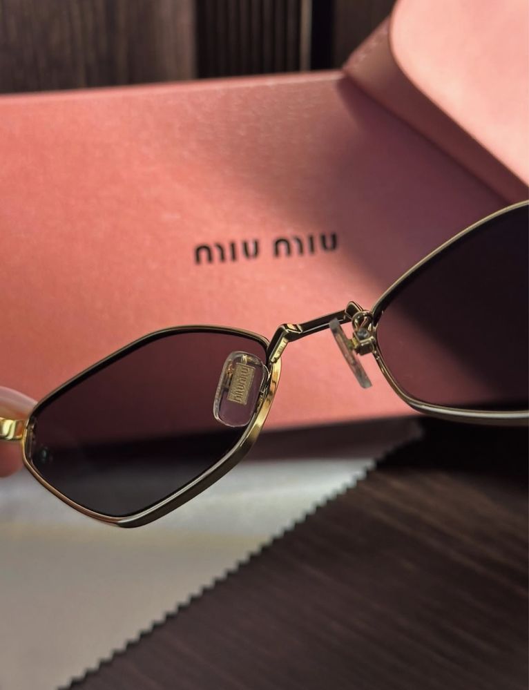 Слънчеви очила Miu Miu