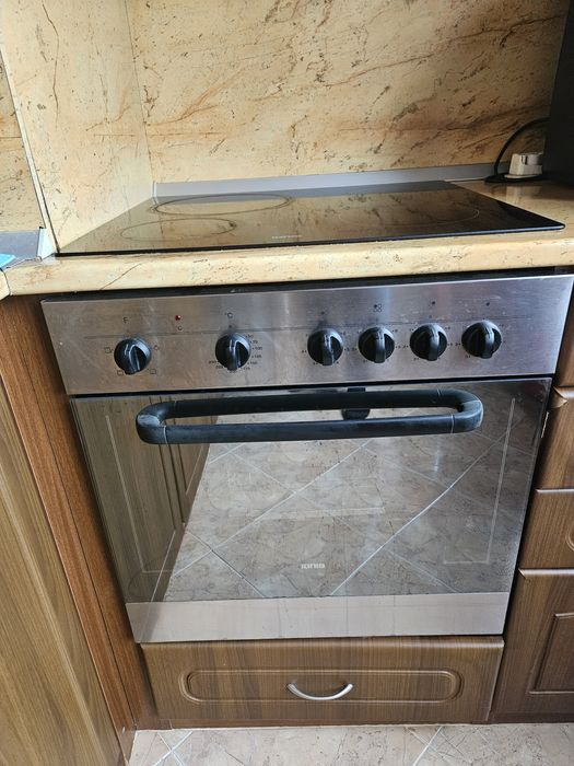 Фурна за вграждане в комплект с керамичен плот марка IGNIS