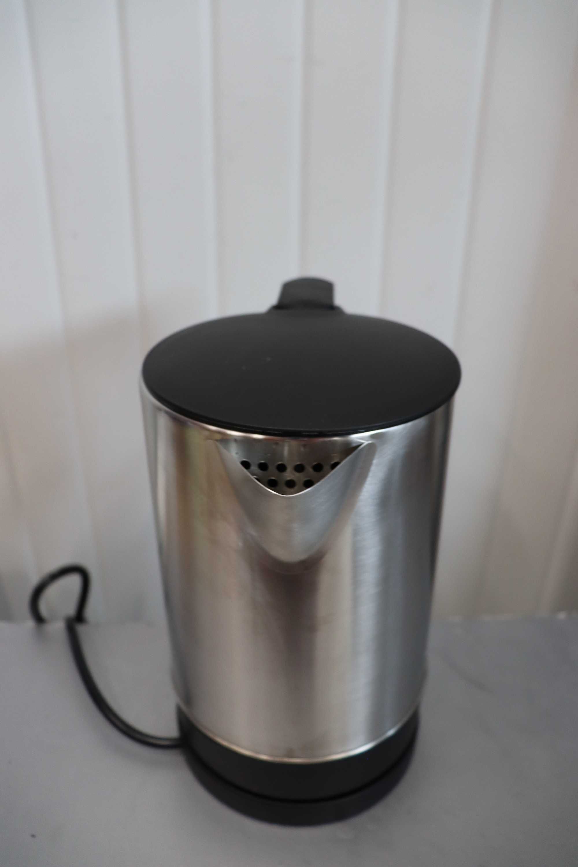 Електрическа кана Clatronic WKS 3692, 1.5L, 2200W, Неръждаема стомана