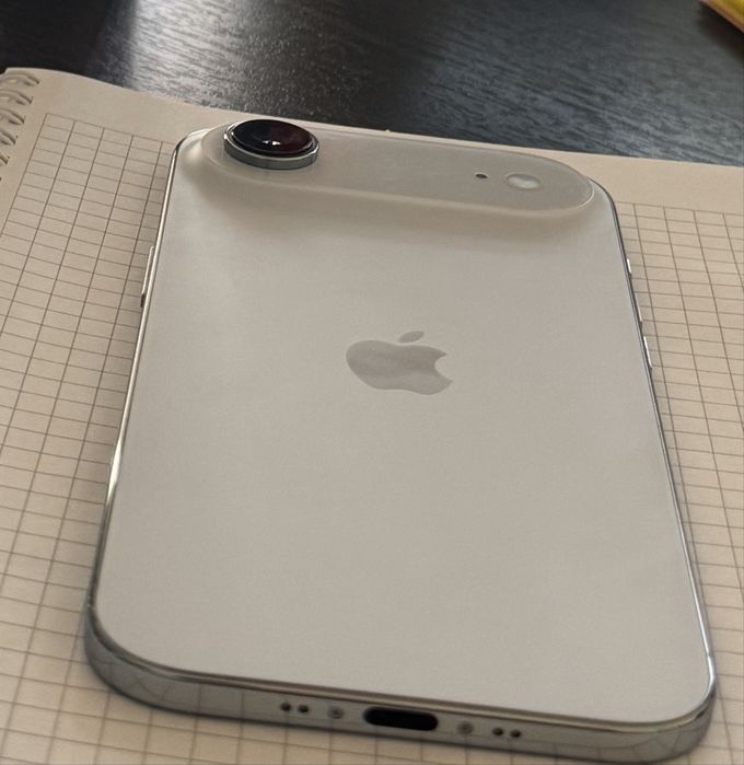 Iphone 17 AIR (голубого цвета)